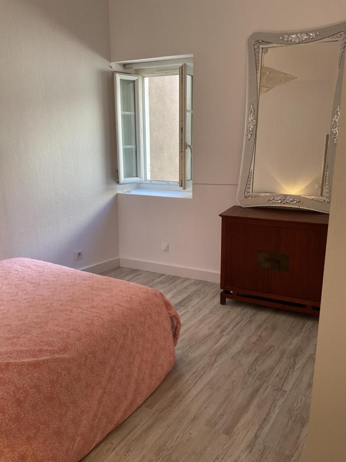 Apartmán Place Aux Herbes Nîmes Exteriér fotografie