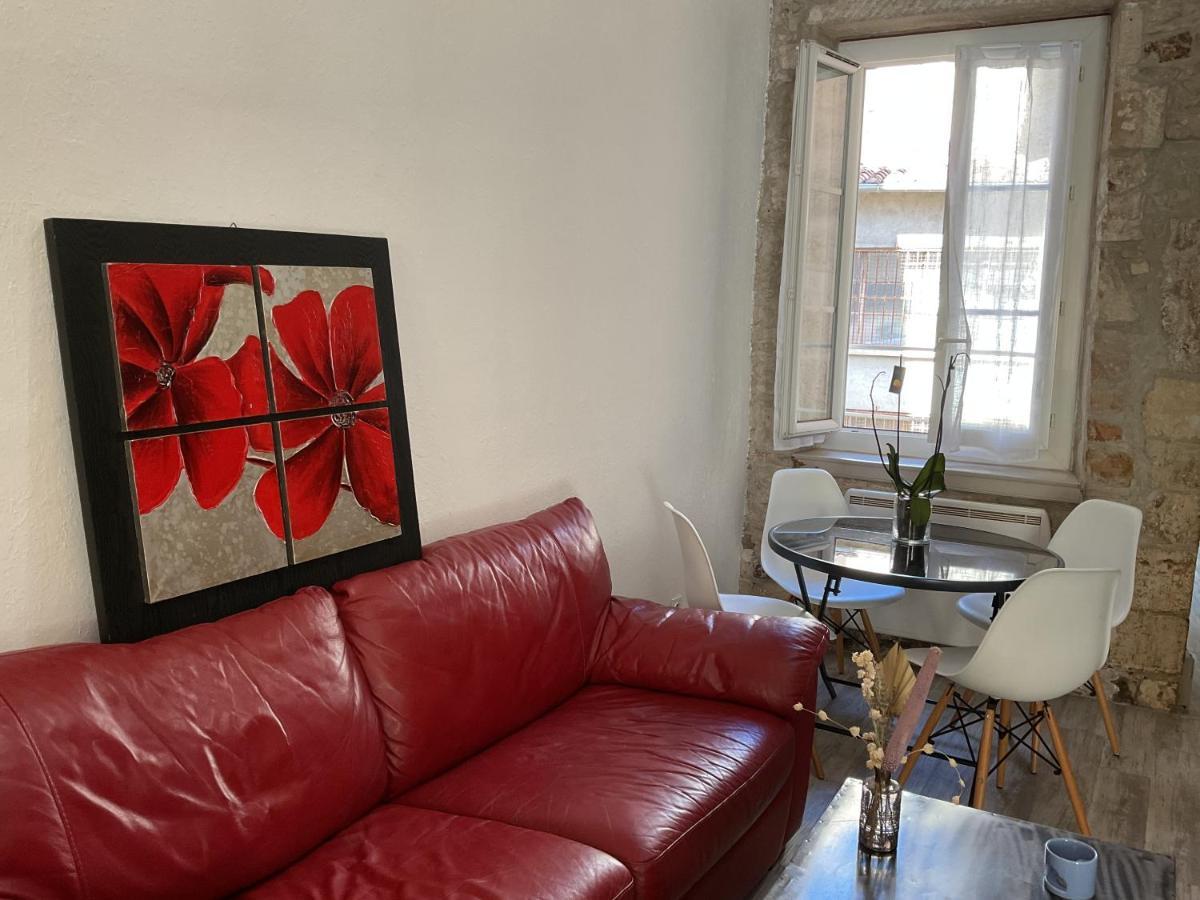 Apartmán Place Aux Herbes Nîmes Exteriér fotografie