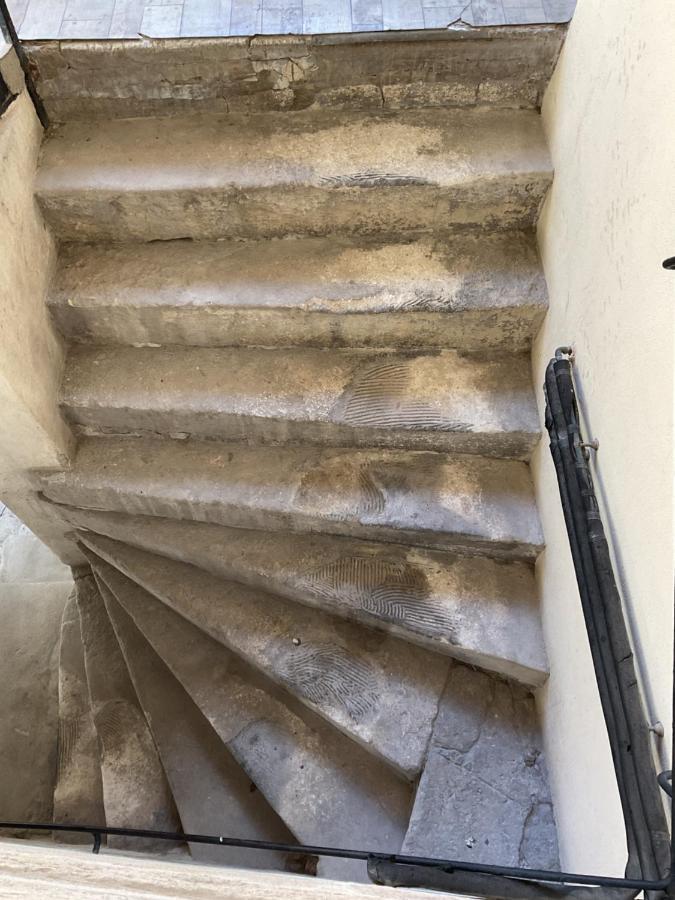 Apartmán Place Aux Herbes Nîmes Exteriér fotografie
