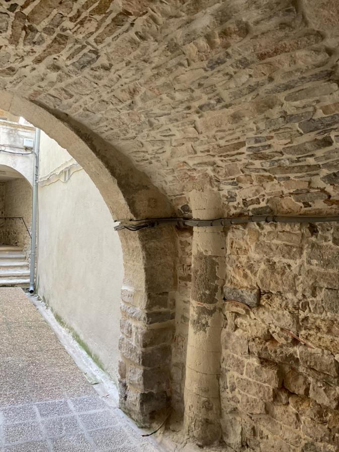 Apartmán Place Aux Herbes Nîmes Exteriér fotografie