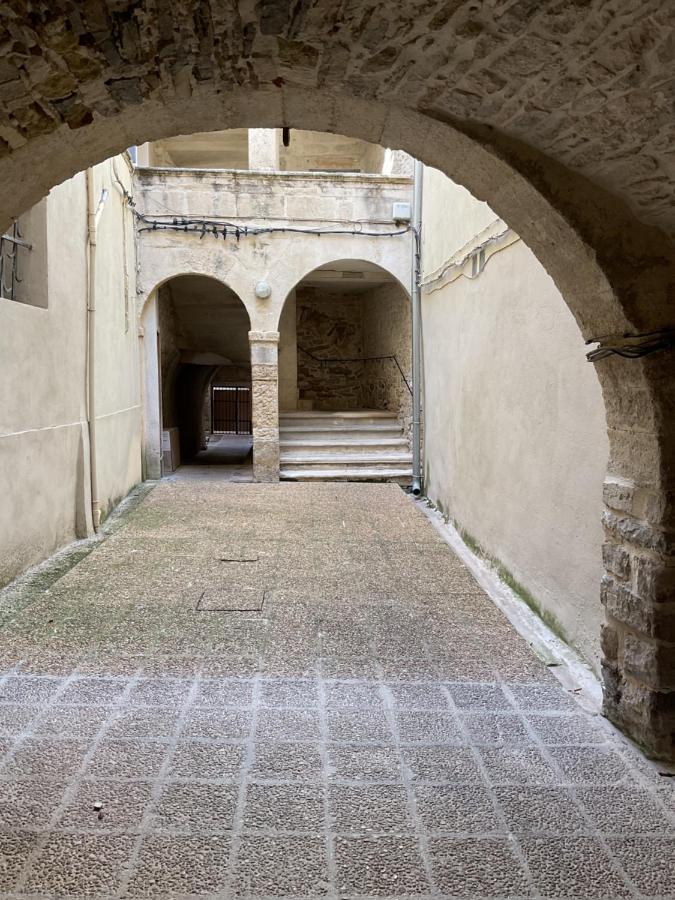 Apartmán Place Aux Herbes Nîmes Exteriér fotografie